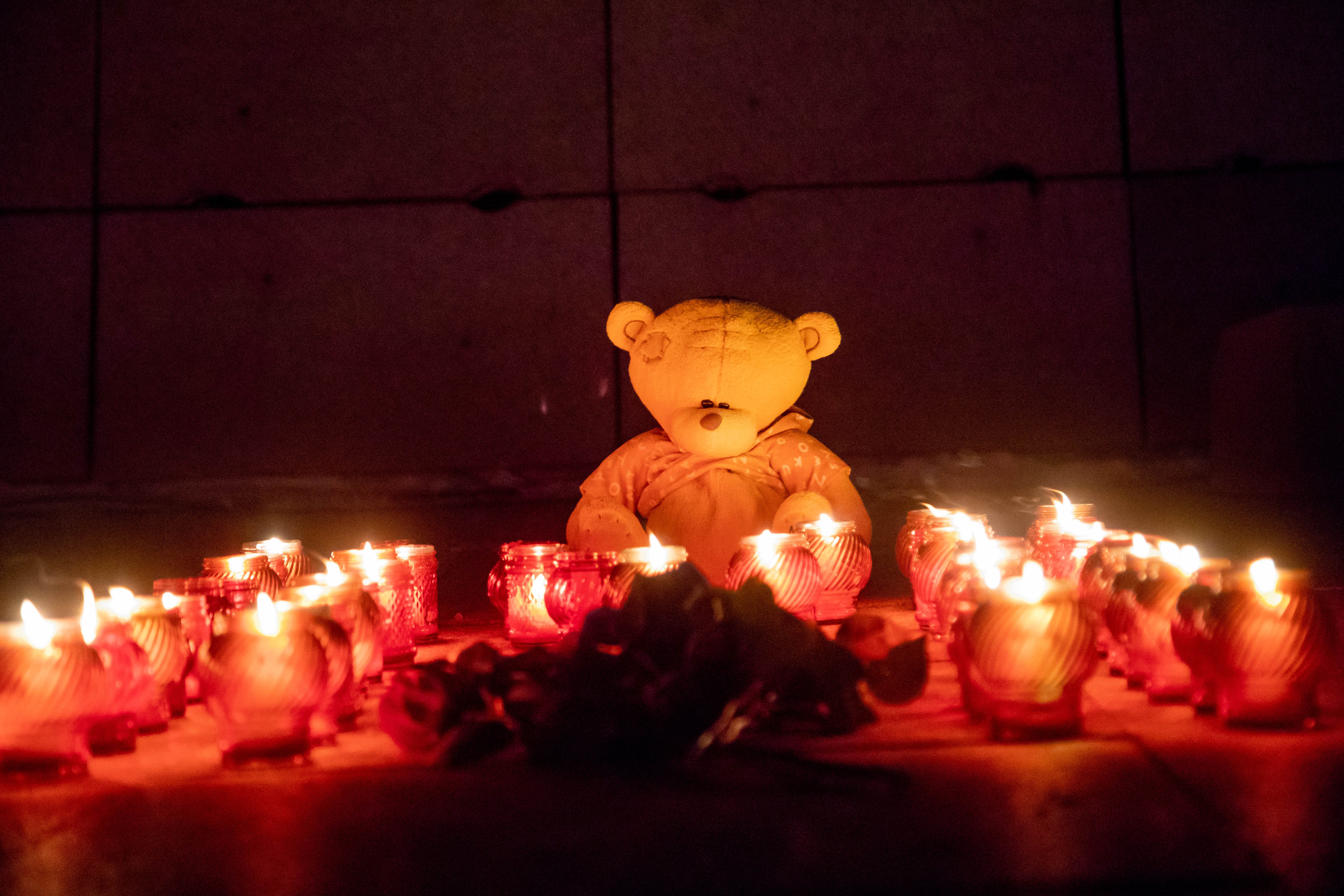 В память о жертвах теракта в «Крокус Сити Холле» благовещенцы зажгли свечи