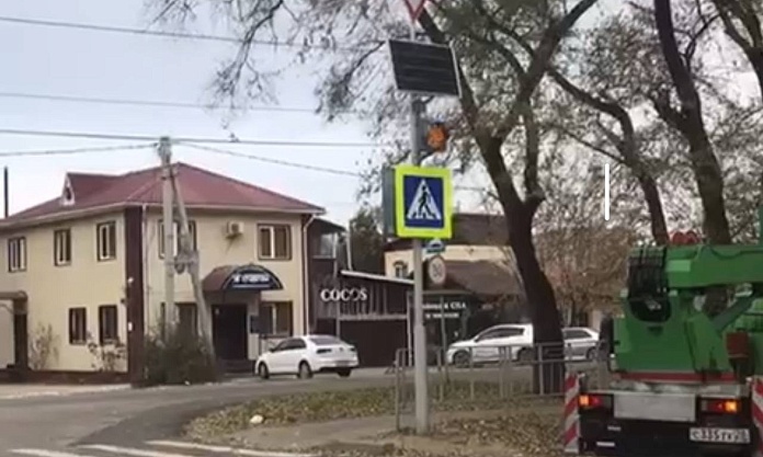 Безопасность одного из школьных маршрутов в Благовещенске усилили новым светофором и «зеброй» Безопасность одного из школьных маршрутов в Благовещенске усилили новым светофором и «зеброй»