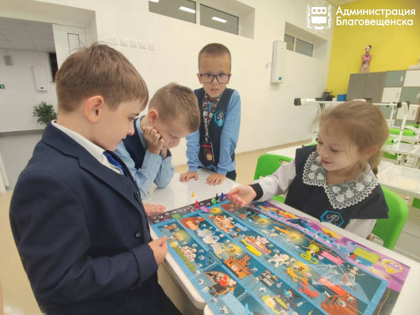 В большинстве школ Благовещенска организованы группы продлённого дня