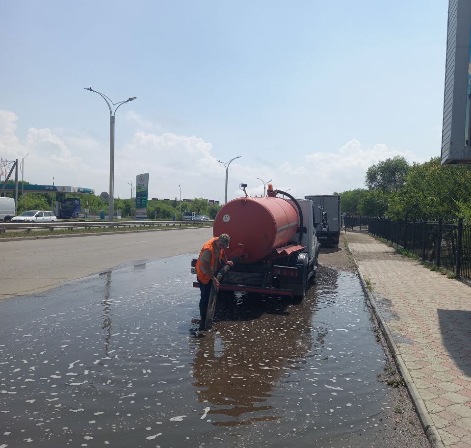 ГСТК откачивает воду и чистит ливневки после дождя ГСТК откачивает воду и чистит ливневки после дождя