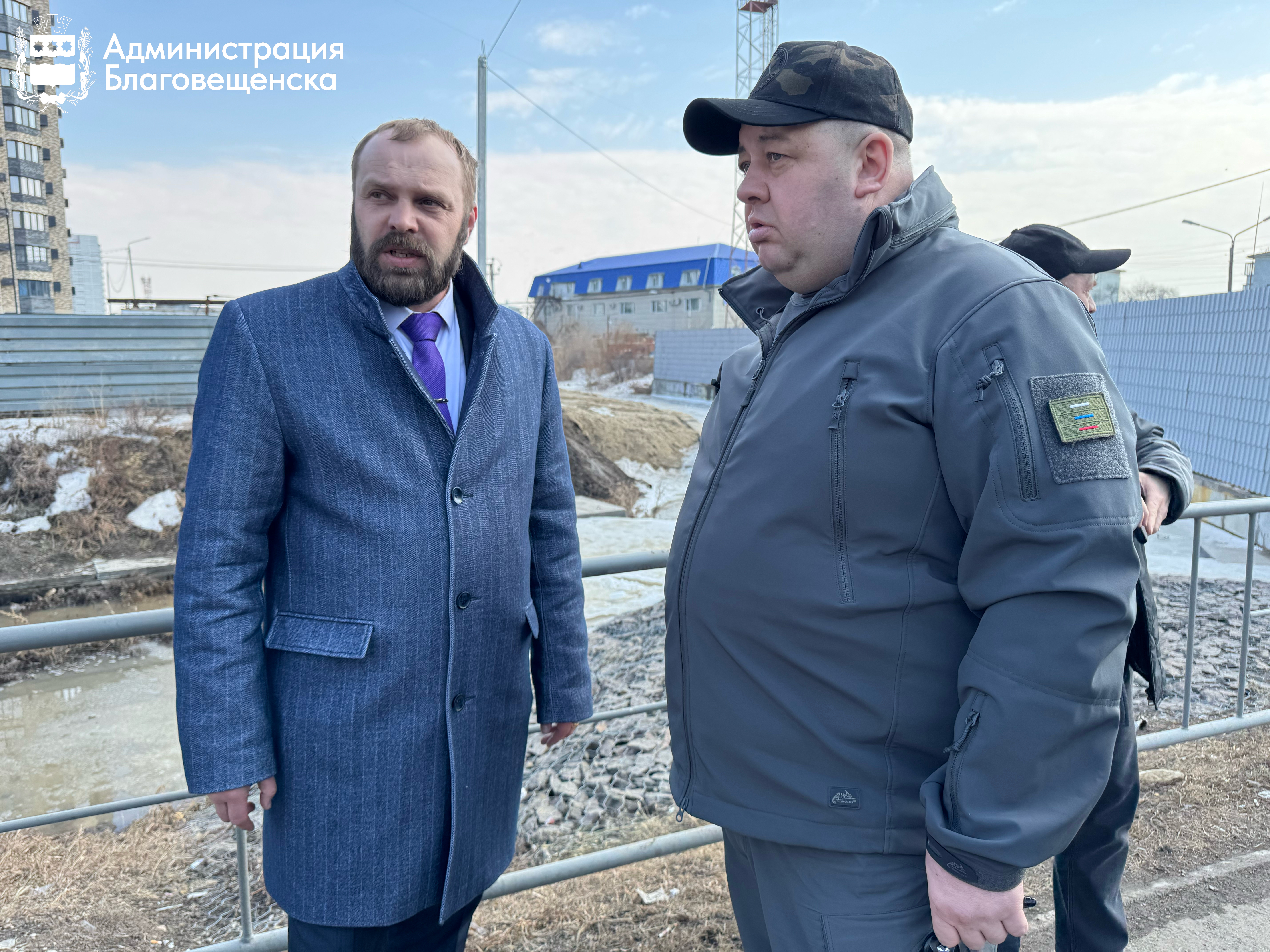 Администрация Благовещенска помогла властям Благовещенского округа в решении проблемы подтопления дороги в районе перекрестка улиц Василенко и Воронкова