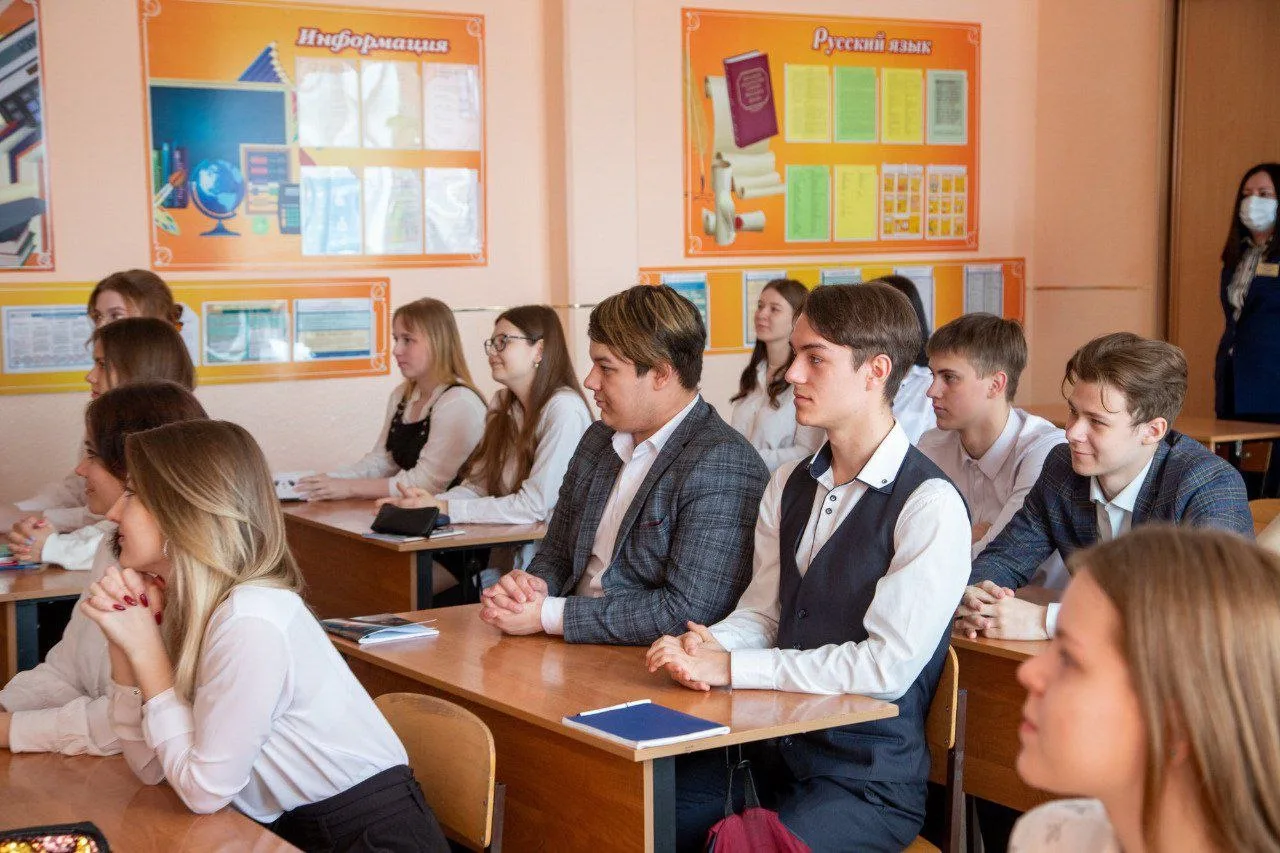 Благовещенские девятиклассники написали тренировочный экзамен по математике