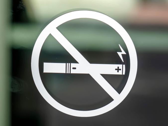 О запрете продажи никотинсодержащей продукции несовершеннолетним напоминает управление по развитию потребительского рынка и услуг