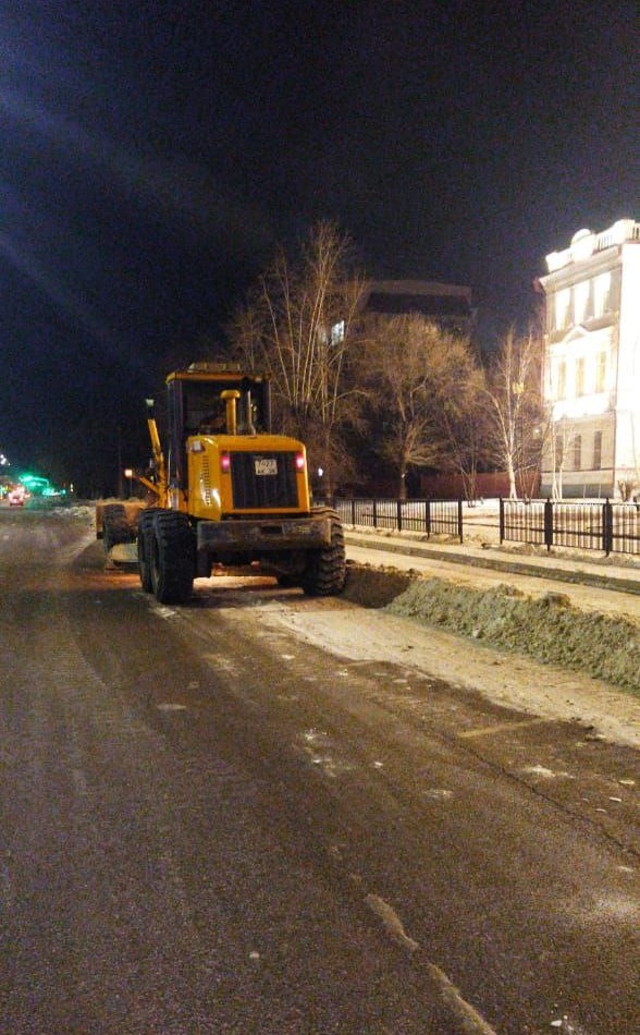 В Благовещенске очистили восемь дорог от снежного наката