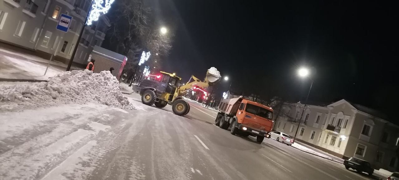 ГСТК очищает улицы Благовещенска от наледи ГСТК очищает улицы Благовещенска от наледи
