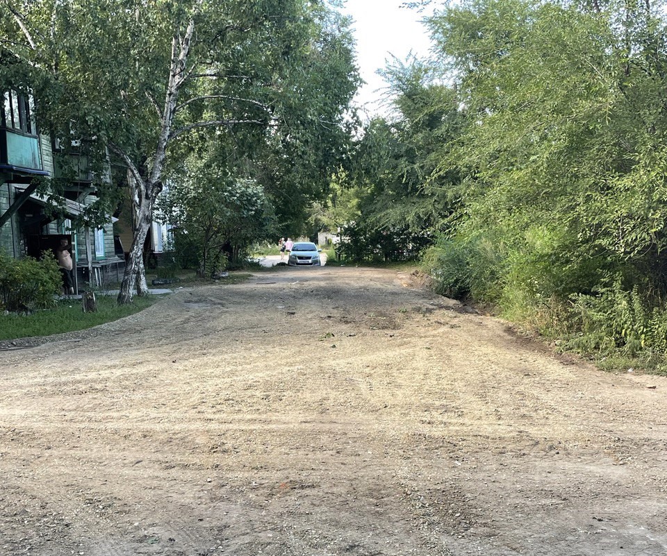 В Благовещенске прогрейдировали несколько междворовых проездов В Благовещенске прогрейдировали несколько междворовых проездов