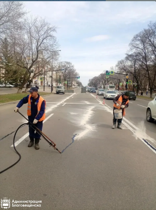 Обновление разметки и санация трещин: в Благовещенске приводят в порядок магистрали   