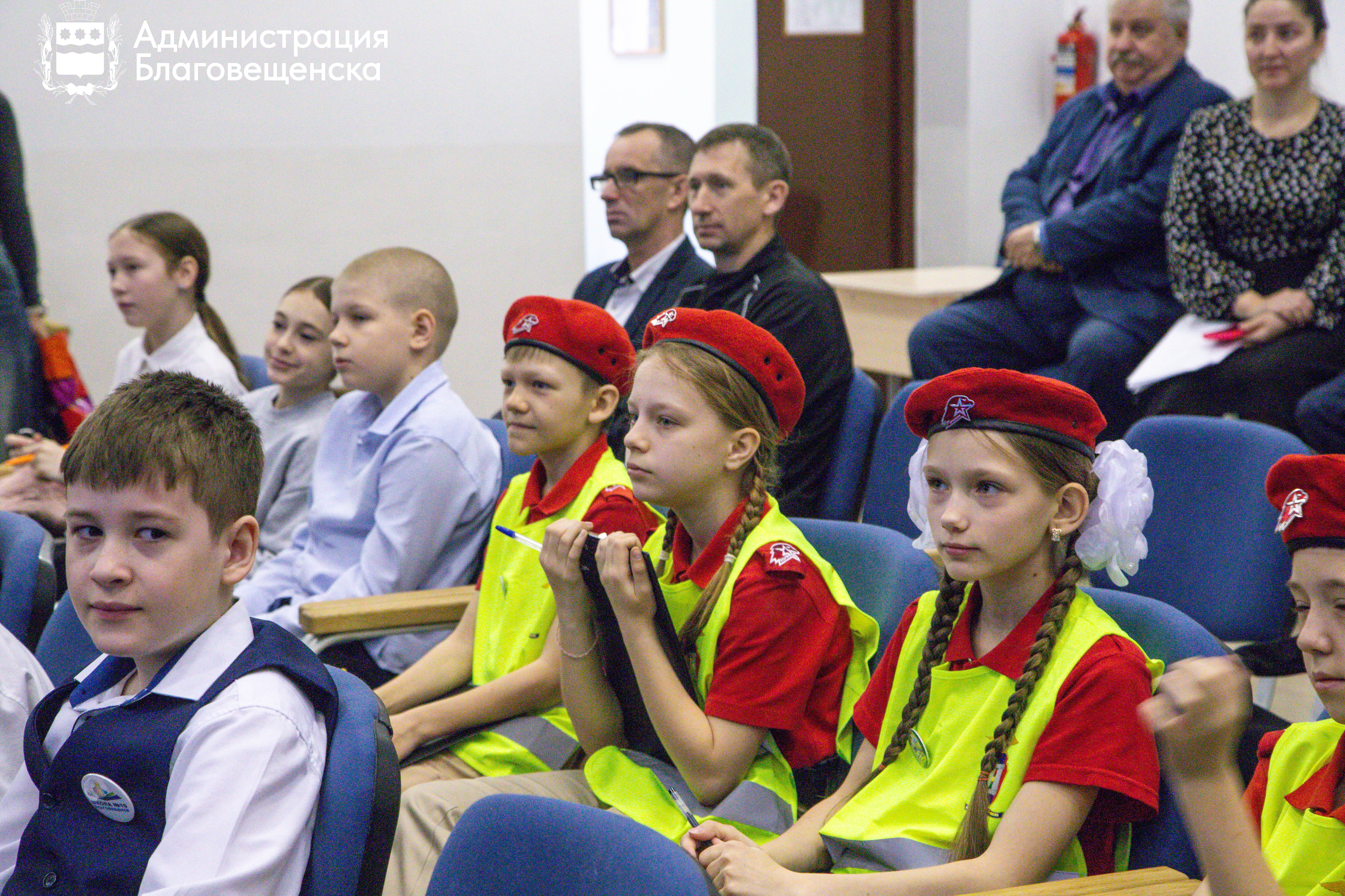 Школьники Благовещенска соревнуются в знании правил дорожного движения в конкурсе «Безопасное колесо»