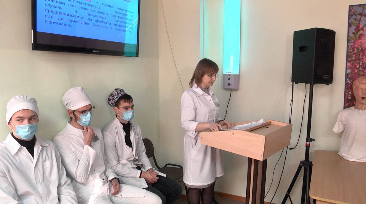 Благовещенские студенты обучают методикам оказания первой помощи Благовещенские студенты обучают методикам оказания первой помощи