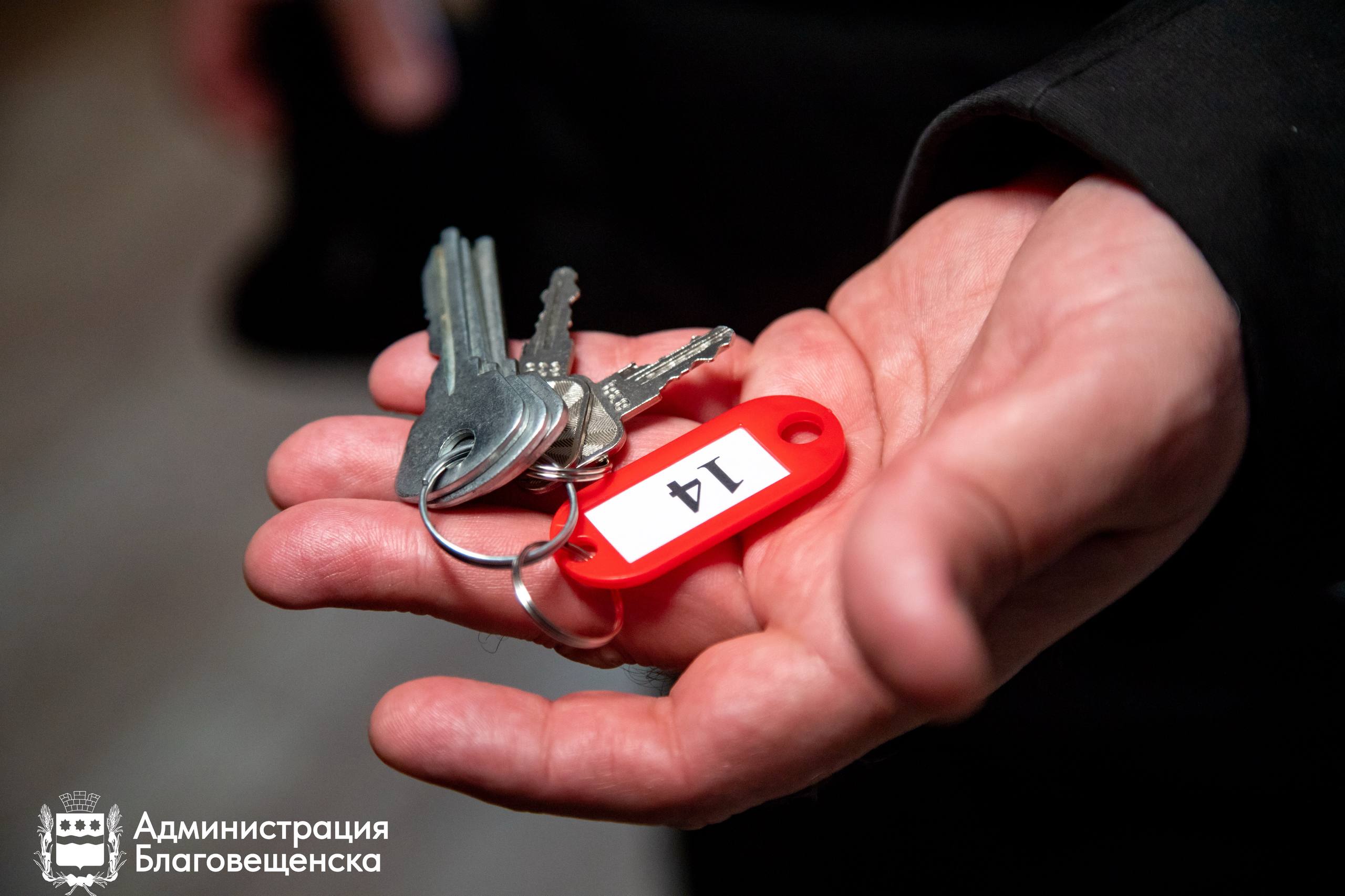 Арендное жильё без затрат: 20 педагогов уже получили квартиры в Благовещенске