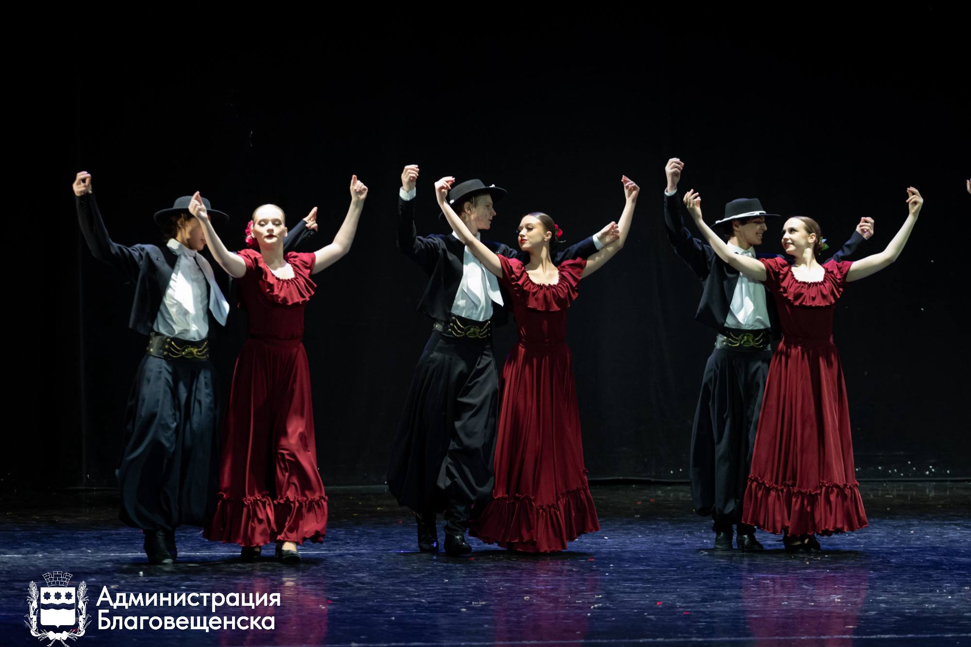 Праздничный концерт «Ровесников» открыл Год единства народов России в Благовещенске