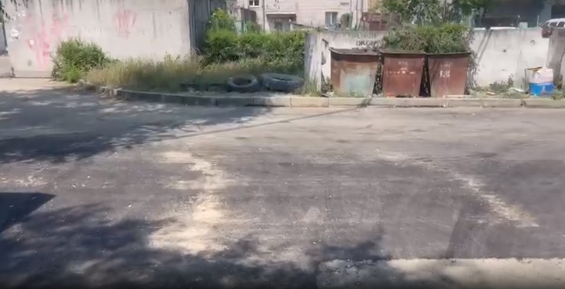 В Благовещенске заасфальтировали один из внутридворовых проездов В Благовещенске заасфальтировали один из внутридворовых проездов