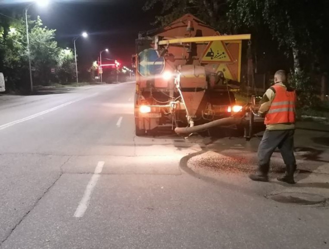 ГСТК откачивает воду и заметает тротуары на улицах Благовещенска ГСТК откачивает воду и заметает тротуары на улицах Благовещенска