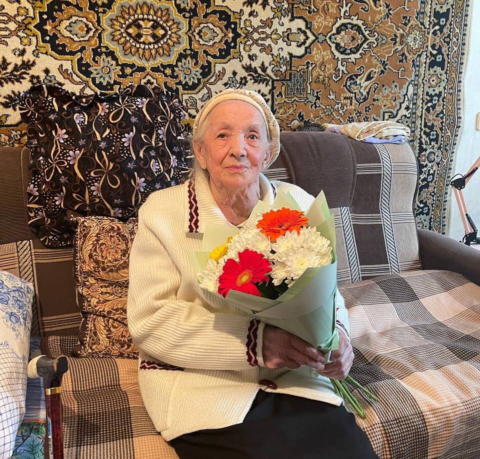 Президент поздравил благовещенку с 95-летним юбилеем Президент поздравил благовещенку с 95-летним юбилеем