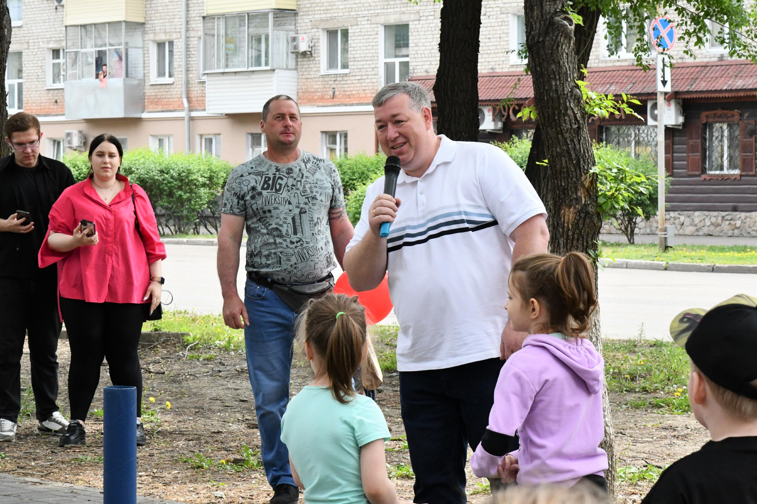 Юных благовещенцев поздравили с началом летних каникул 