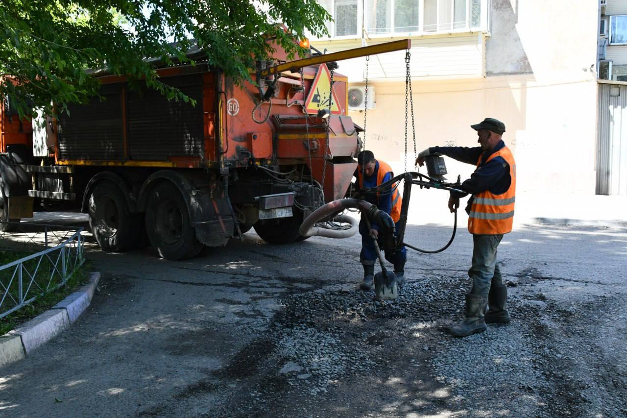 Больше 8 тысяч «квадратов» асфальта обновили в этом году в Благовещенске Больше 8 тысяч «квадратов» асфальта обновили в этом году в Благовещенске