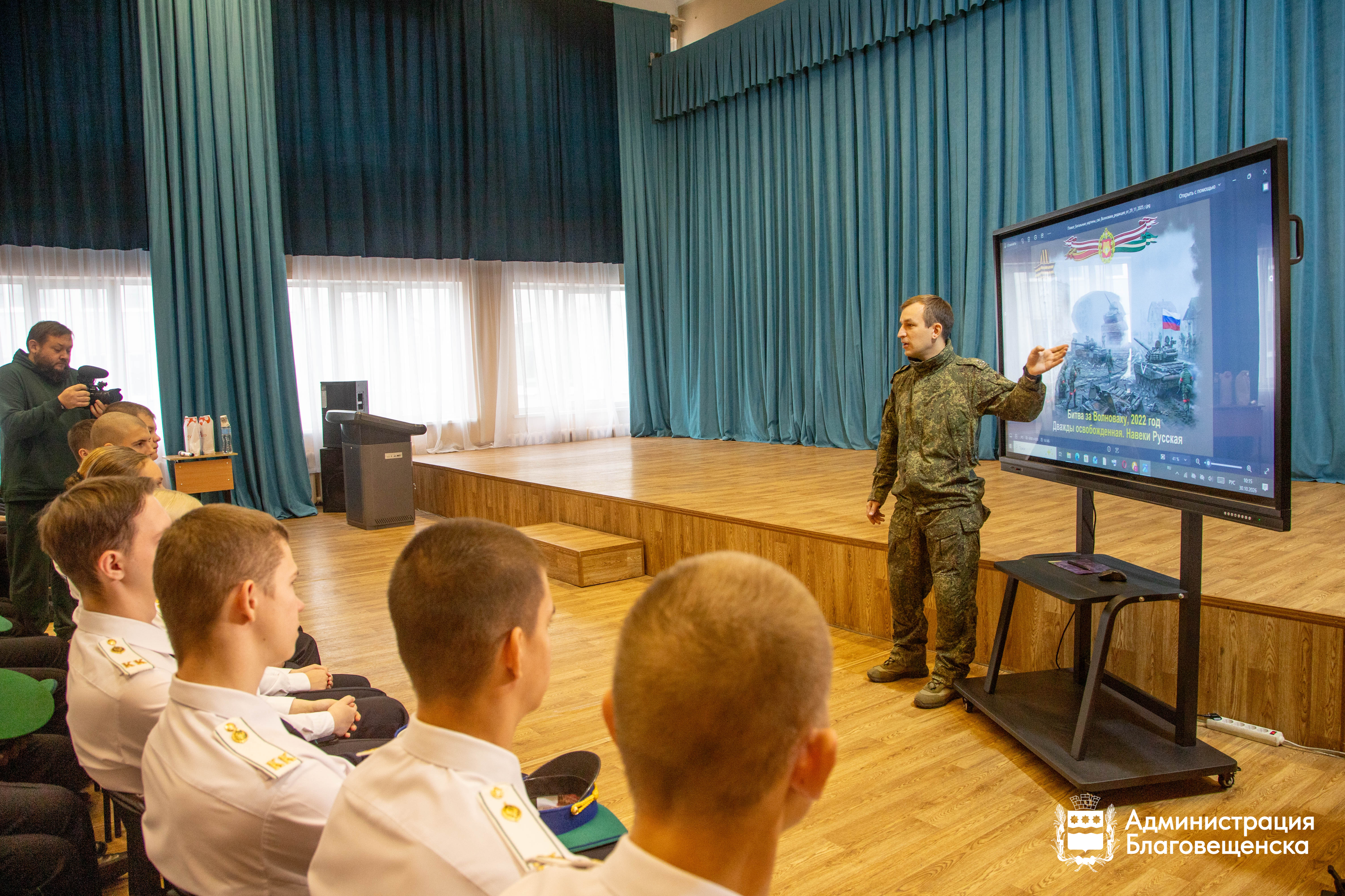 Урок мужества от героя спецоперации: в гимназии № 25 побывал необычный педагог