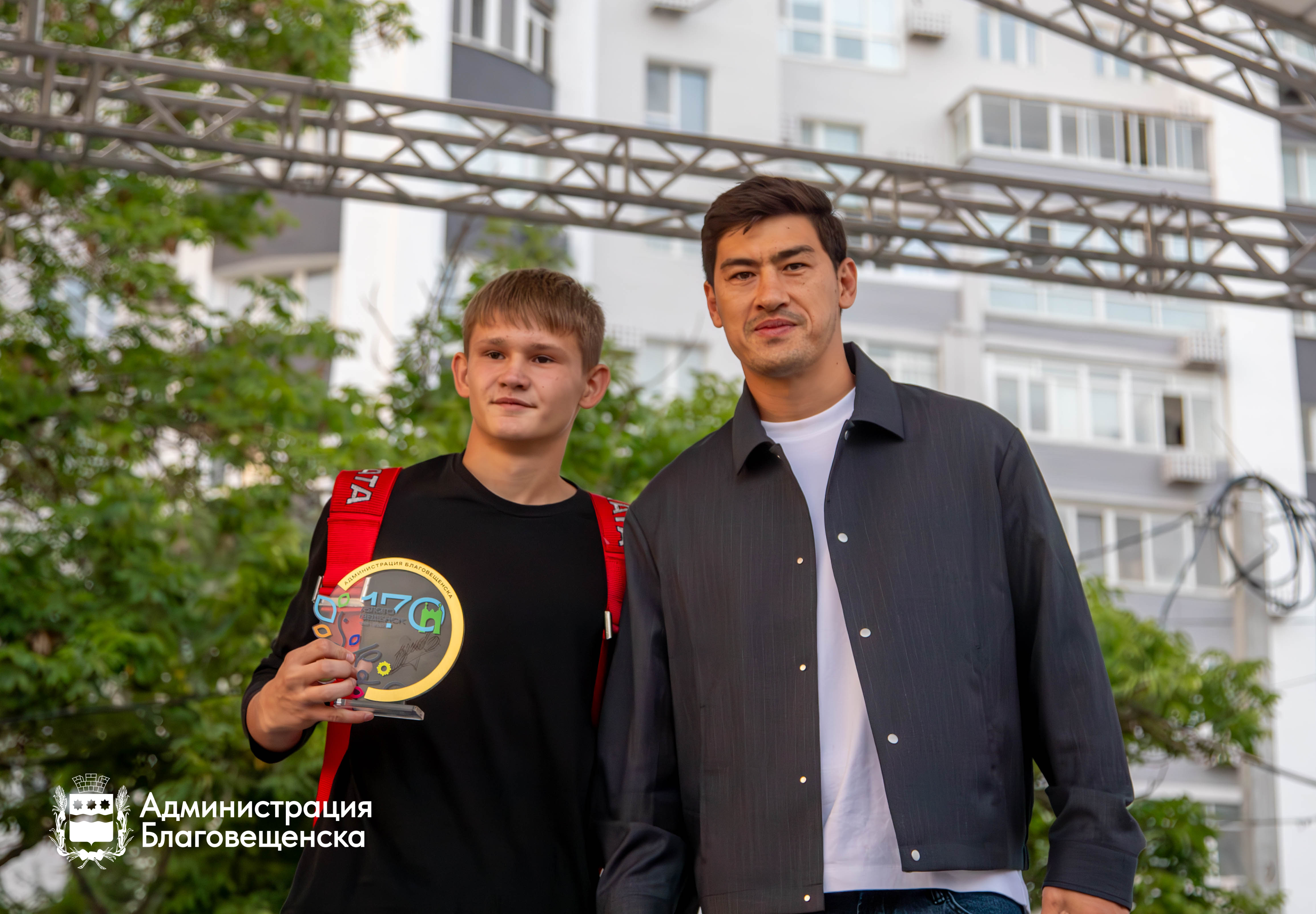 Счастливые спортсмены, совместная зарядка, автограф от абсолютного чемпиона мира: в Благовещенске прошла открытая тренировка с Дмитрием Биволом