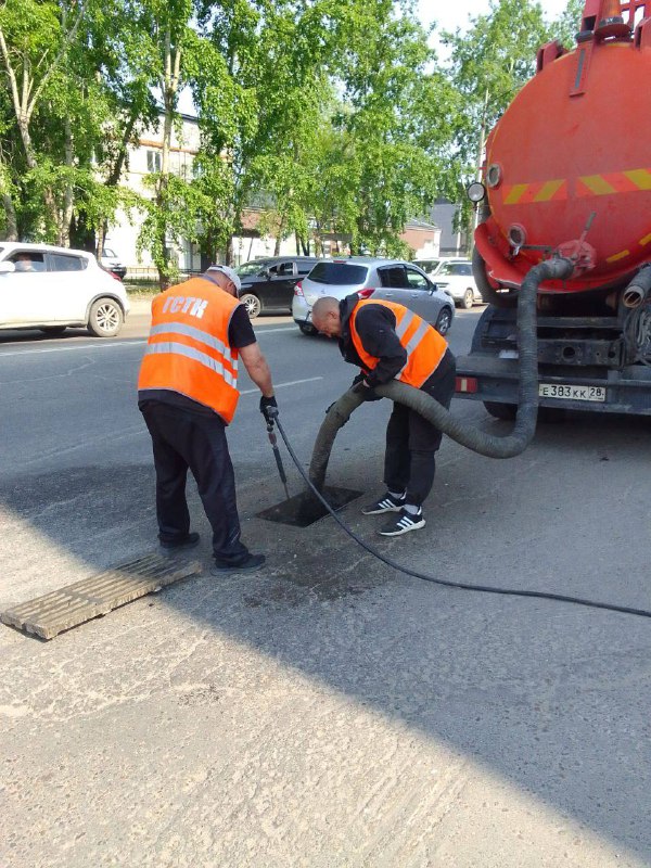 Благовещенские улицы становятся чище благодаря труду коммунальщиков