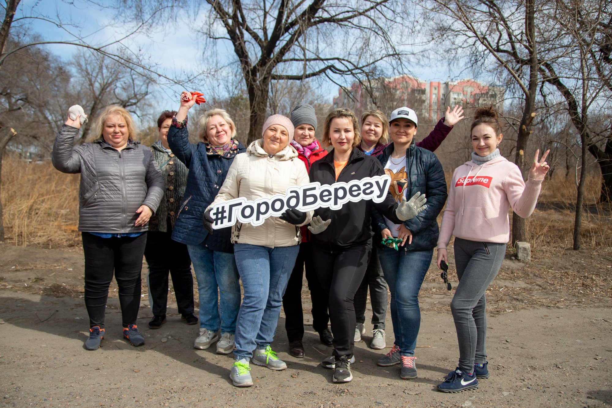 Более 3 тысяч благовещенцев вышли на общегородской субботник Более 3 тысяч благовещенцев вышли на общегородской субботник