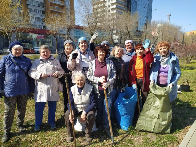 Благовещенцы из общественного движения «Навстречу жизни» вышли на субботник Благовещенцы из общественного движения «Навстречу жизни» вышли на субботник