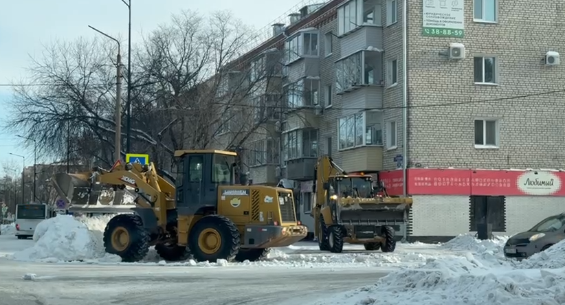 Полторы тысячи самосвалов снега: в Благовещенске продолжается круглосуточная борьба с последствиями ноябрьского циклона Полторы тысячи самосвалов снега: в Благовещенске продолжается круглосуточная борьба с последствиями ноябрьского циклона