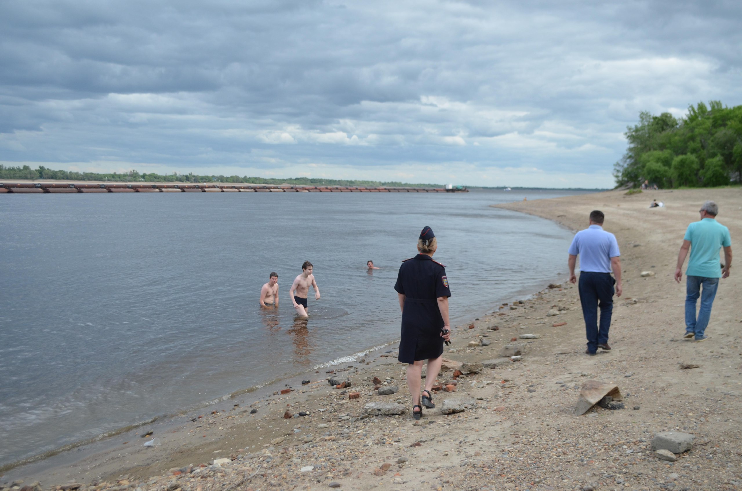 Безопасный отдых горожан на воде находится под контролем спасателей