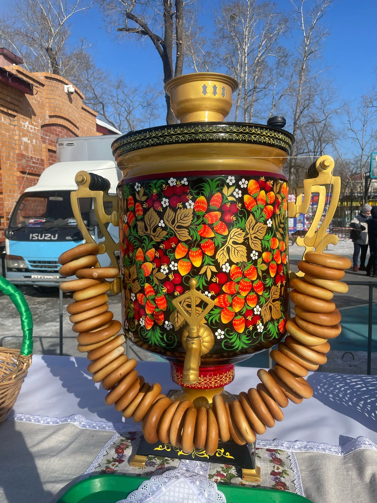 «Сбитень по-Благовещенски» и «глинтвейн по-Амурски»: гостей Международных российско-китайских зимних игр согревали местные товаропроизводители «Сбитень по-Благовещенски» и «глинтвейн по-Амурски»: гостей Международных российско-китайских зимних игр согревали местные товаропроизводители