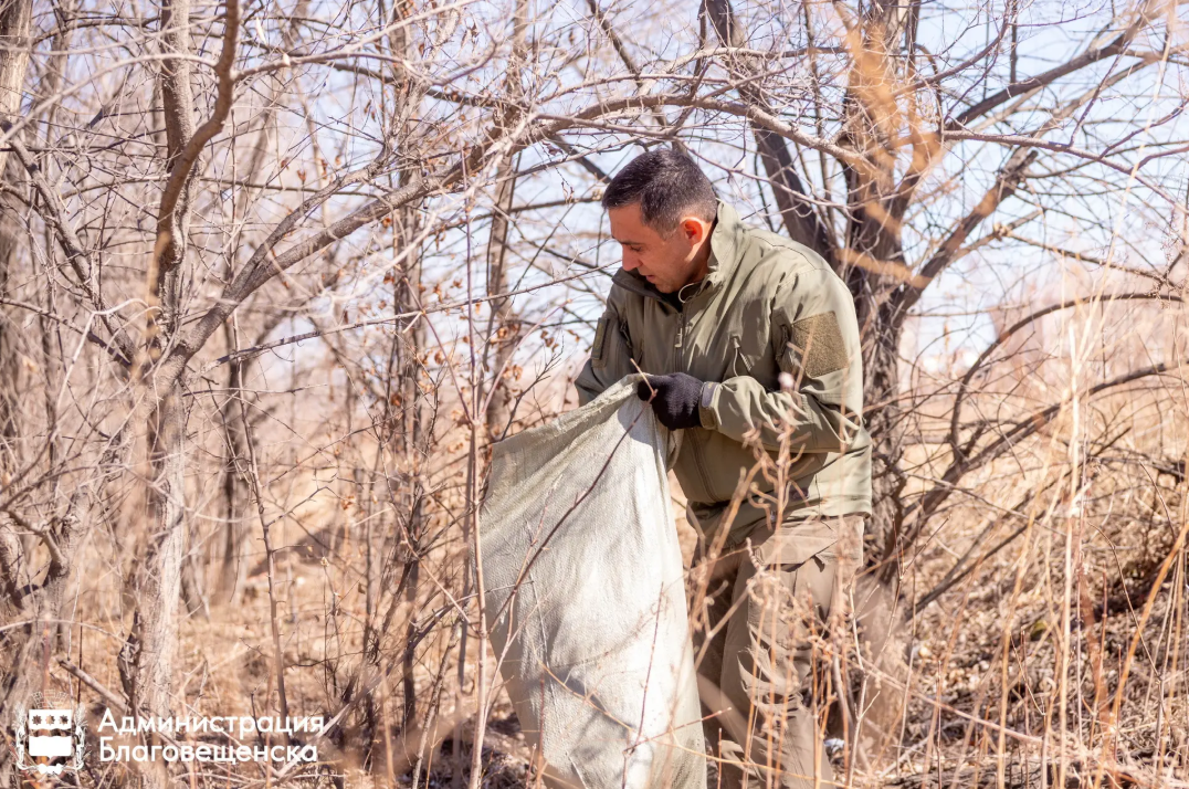 Больше ста тонн мусора собрали благовещенцы на прошедших субботниках. В амурской столице идёт весенний этап акции «Город берегу» 