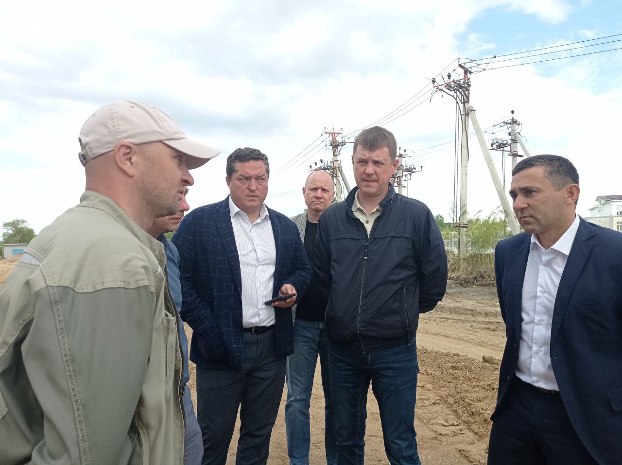 В Благовещенске на Тепличной обустраивают ливневку и прокладывают водопровод В Благовещенске на Тепличной обустраивают ливневку и прокладывают водопровод