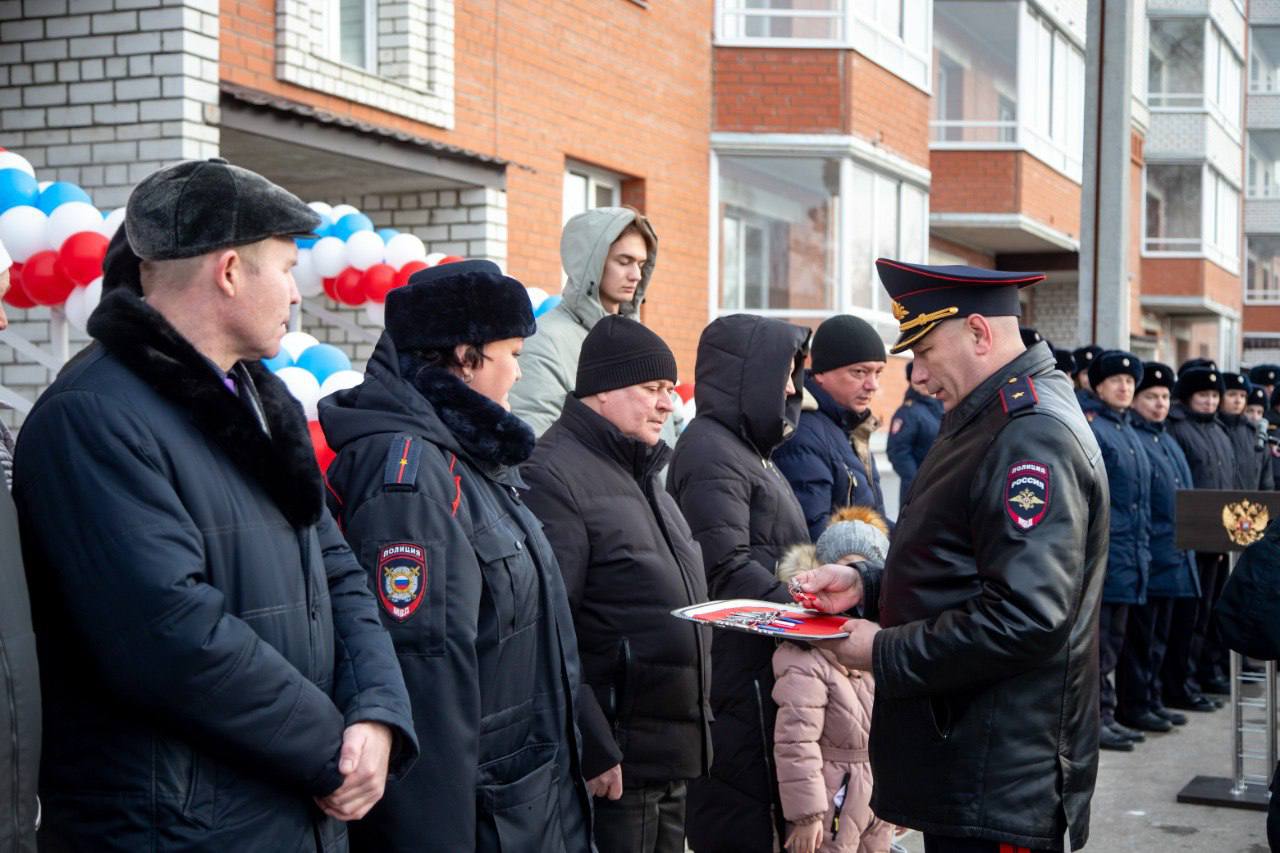 Собственным жильём в Благовещенске обзаведутся семьи сотрудников органов внутренних дел Собственным жильём в Благовещенске обзаведутся семьи сотрудников органов внутренних дел