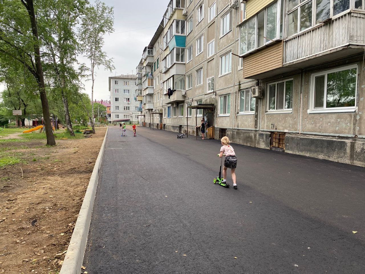 Два из пяти дворов по нацпроекту уже благоустроили в Благовещенске Два из пяти дворов по нацпроекту уже благоустроили в Благовещенске