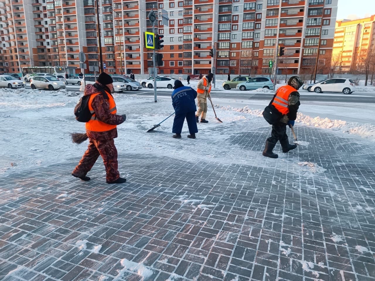 ГСТК заметает дороги после снега ГСТК заметает дороги после снега