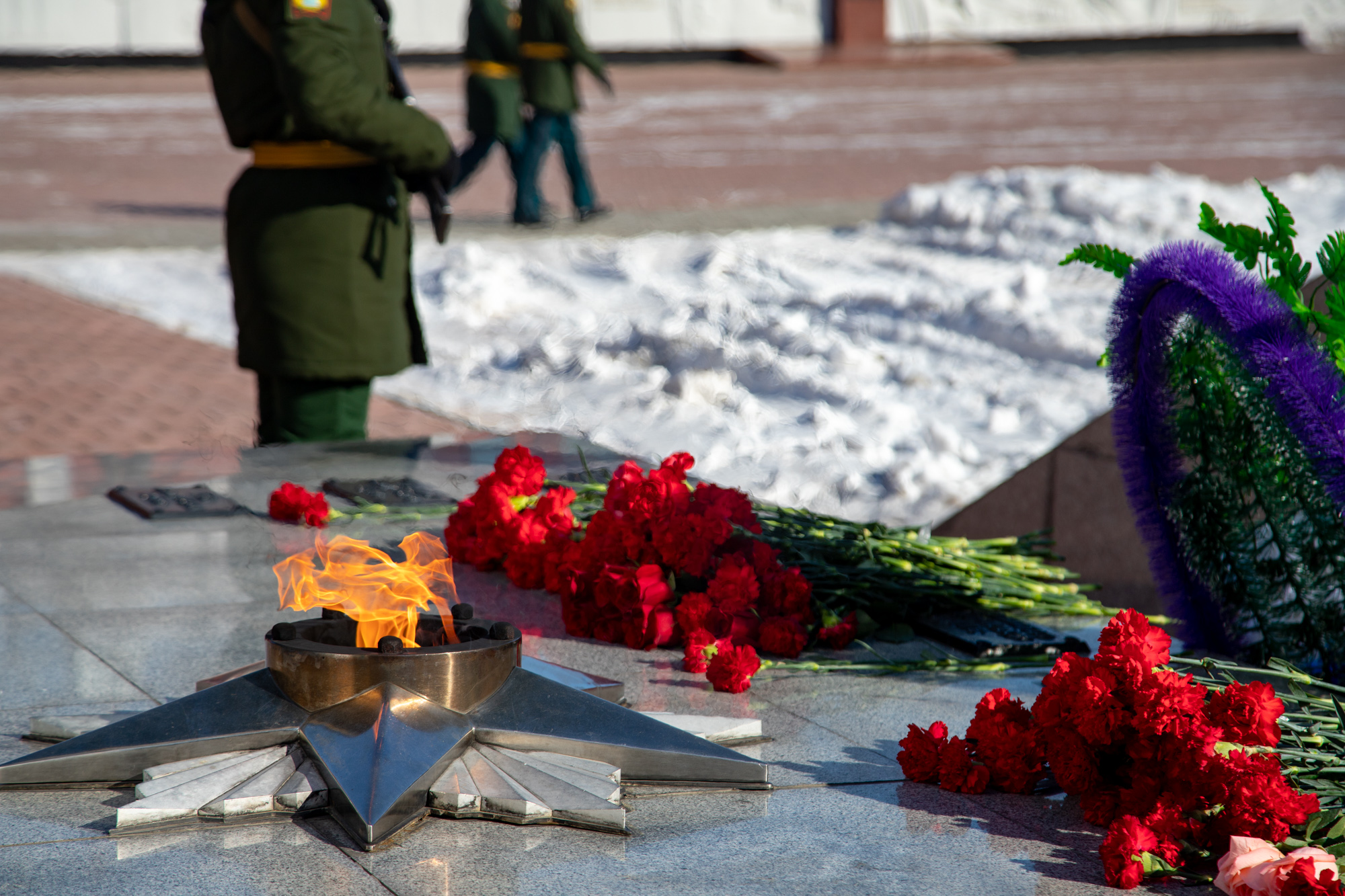 Почтить память неизвестного солдата зовут благовещенцев