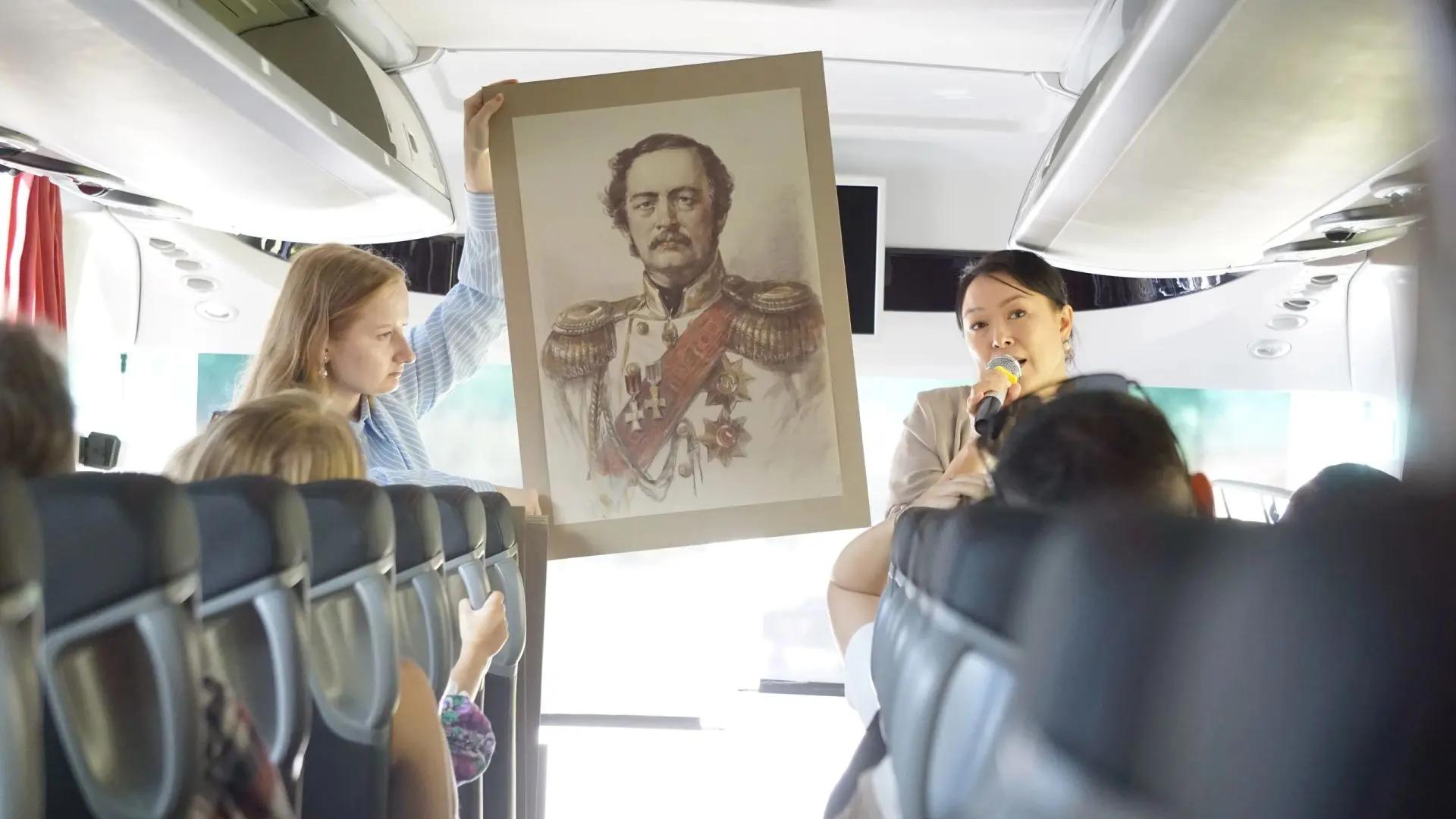 «Наш, Амурский!»: в Благовещенске впервые прошла автобусно‑пешеходная экскурсия‑выставка к 217‑летию Муравьёва‑Амурского