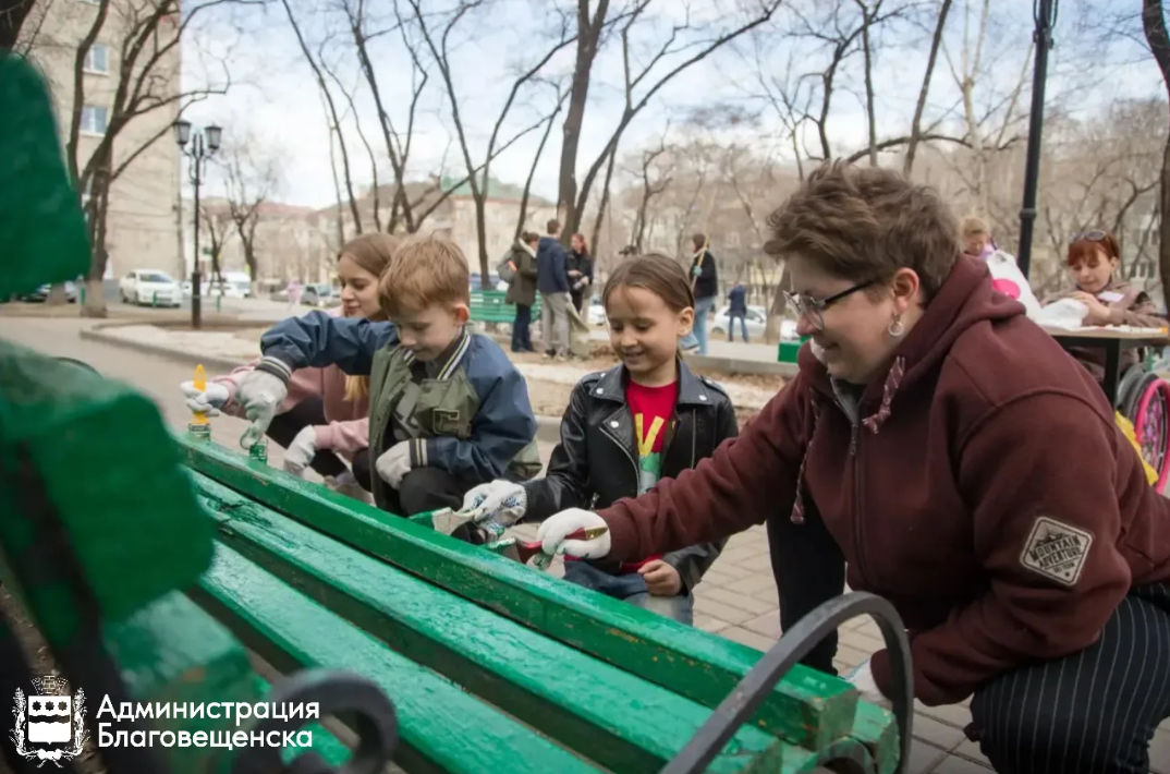 Больше сотни субботников проведут учреждения образования и культуры на этой неделе. В Благовещенске идёт акция «Город берегу»