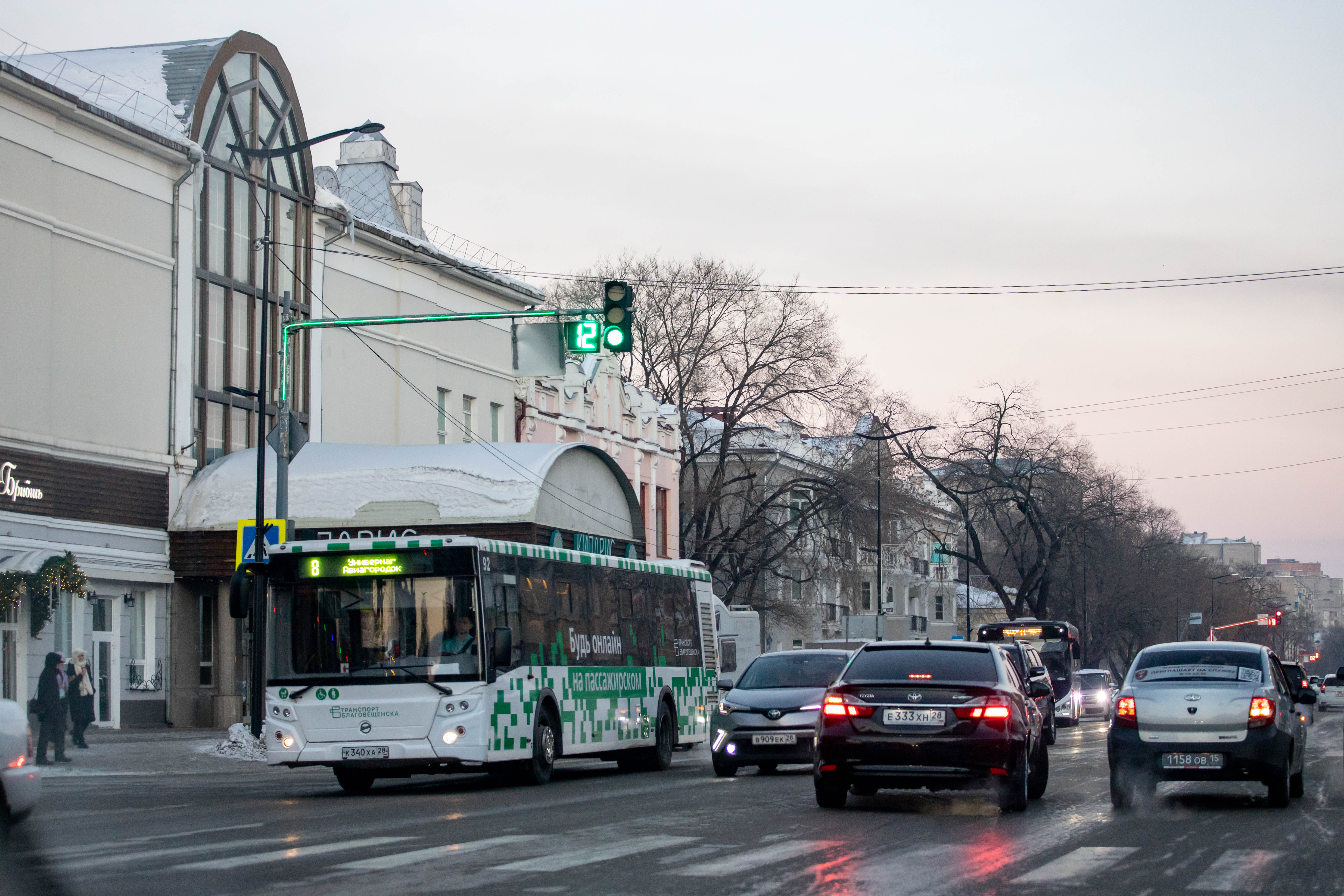 На нескольких благовещенских светофорах добавят бесконфликтный этап для безопасности движения пешеходов