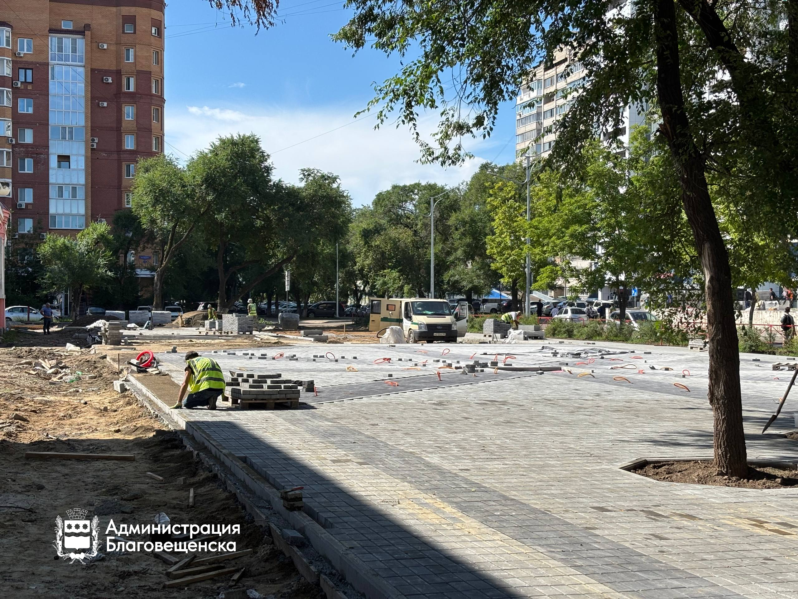 Техническая готовность — 60%: в Благовещенске благоустраивают сквер на Калинина — Ленина Техническая готовность — 60%: в Благовещенске благоустраивают сквер на Калинина — Ленина