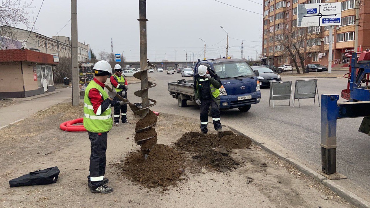 На следующей неделе в Благовещенске смонтируют консоли двух светофоров На следующей неделе в Благовещенске смонтируют консоли двух светофоров
