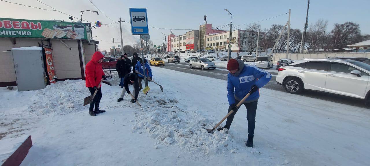 Тротуары по 50 лет Октября, Воронкова и Новотроицкому шоссе стали чище Тротуары по 50 лет Октября, Воронкова и Новотроицкому шоссе стали чище