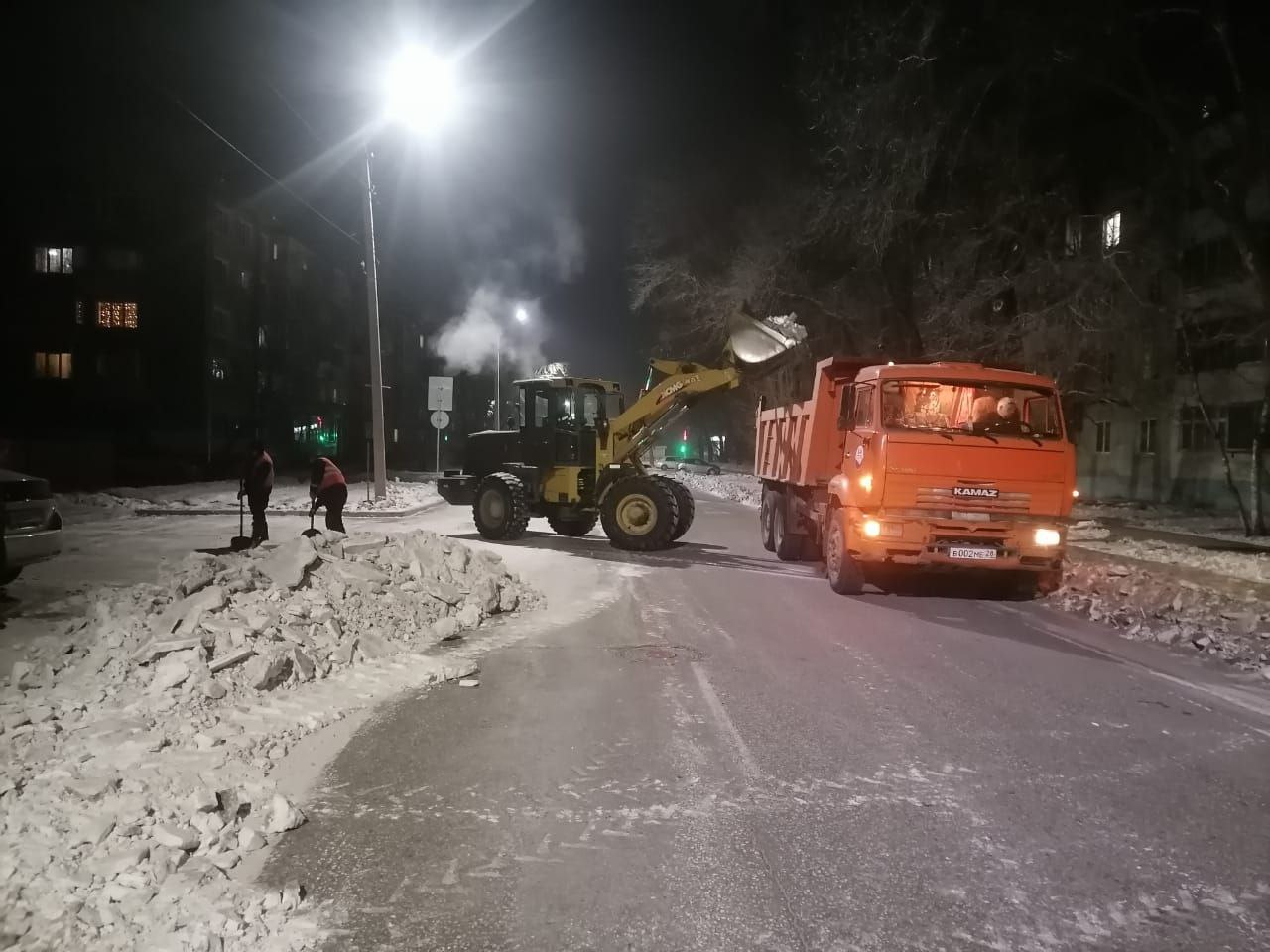 ГСТК чистит подъезды к социальным объектам ГСТК чистит подъезды к социальным объектам