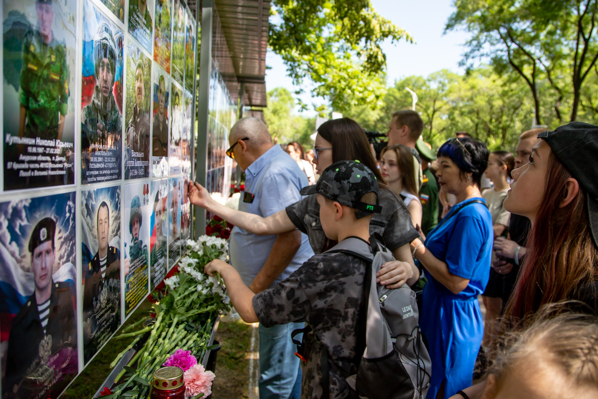 Разные эпохи — одна память: в Благовещенске открыли временный мемориал памяти участников локальных войн и конфликтов Разные эпохи — одна память: в Благовещенске открыли временный мемориал памяти участников локальных войн и конфликтов