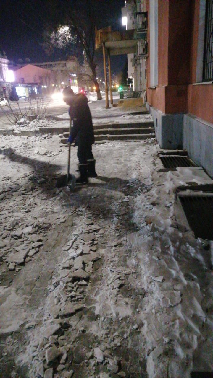 ГСТК очистил 5 улиц от снега и посыпал еще 7 противогололедным материалом