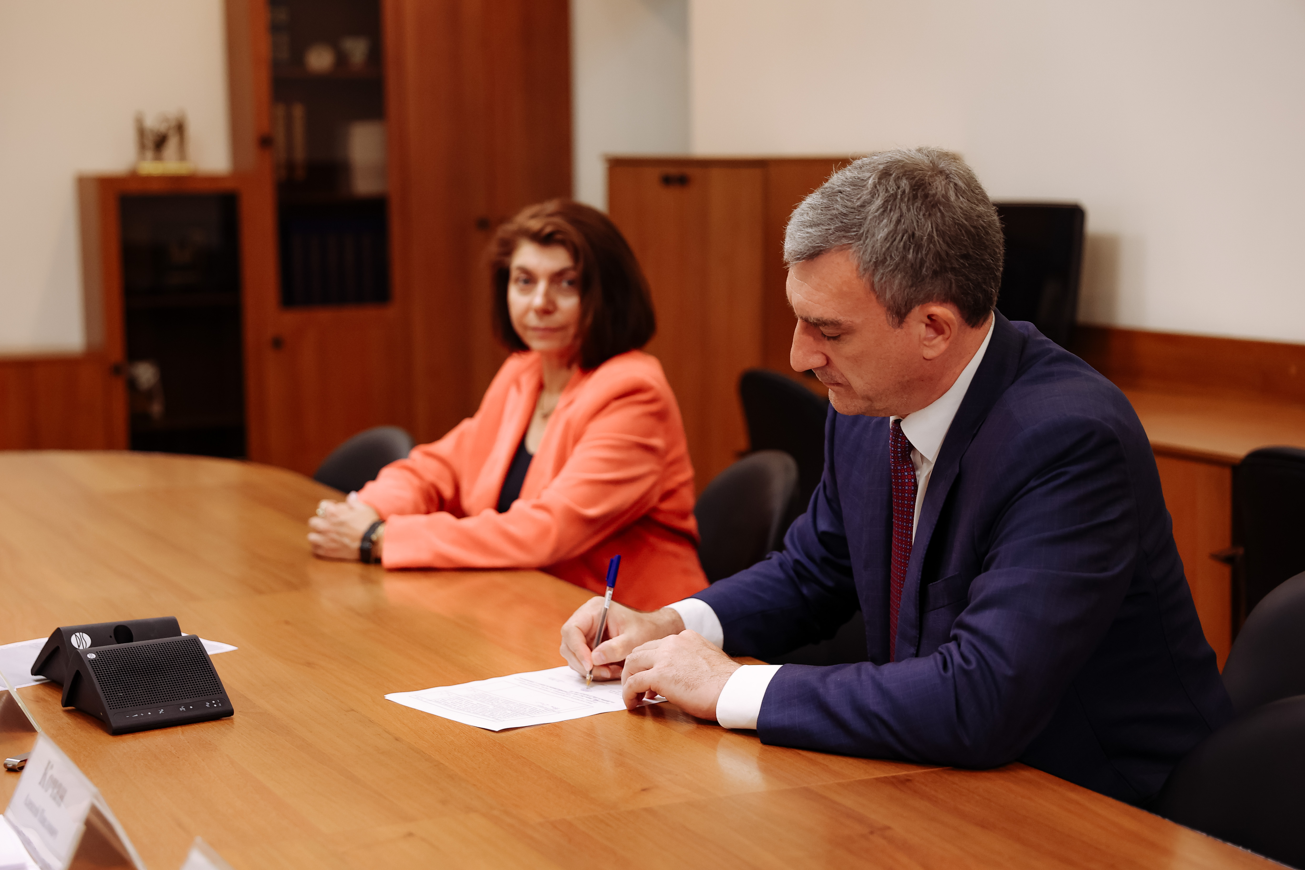 Василий Орлов представил в Амуризбирком документы на регистрацию для участия в выборах Губернатора области