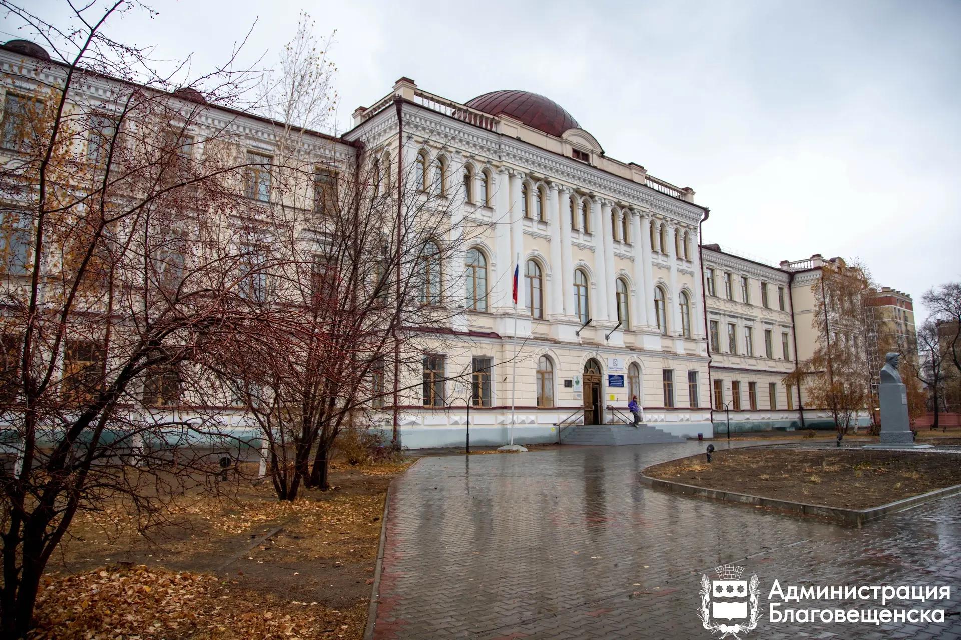 Благовещенские школы проверяют на соответствие стандартам образования