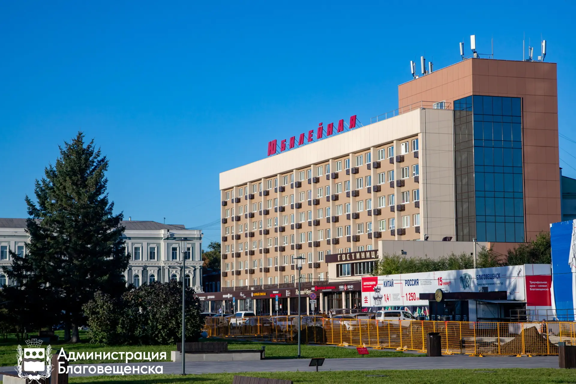 В Благовещенске построят просторную парковку в районе Дома российско‑китайской дружбы