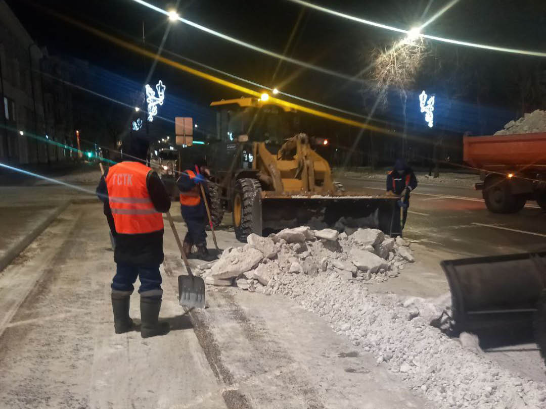 Подъезд к детскому саду № 19 и парковка напротив БГПУ стали чище Подъезд к детскому саду № 19 и парковка напротив БГПУ стали чище