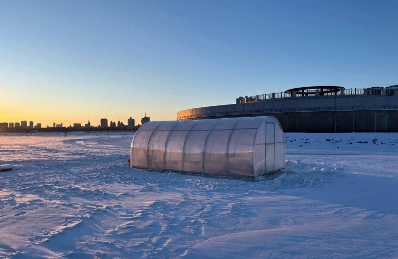 Прорубь на пляже Пограничный закрыла сезон