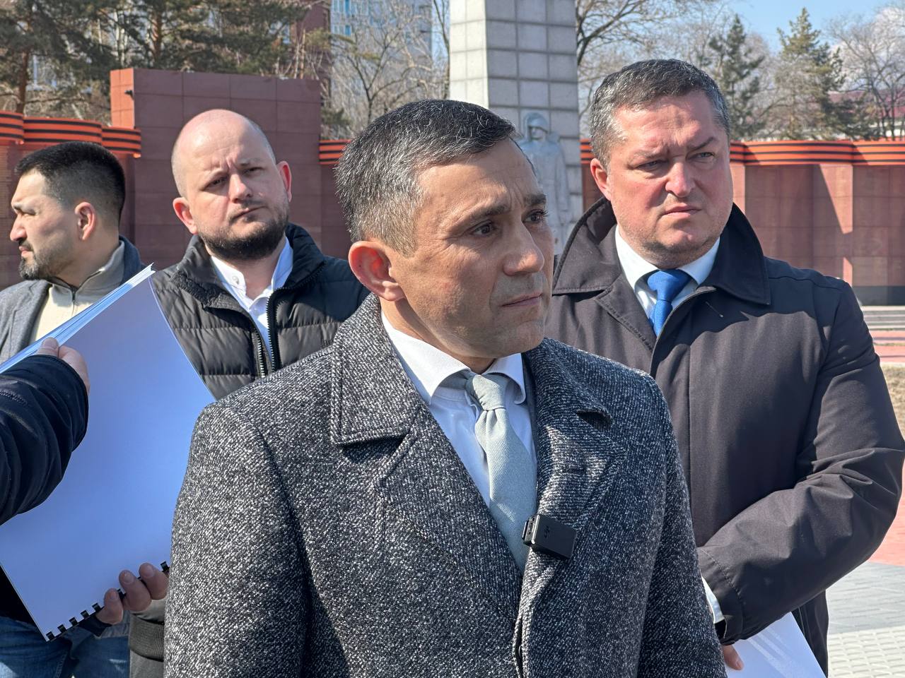 «До первого мая на площади будет уложена новая плитка, заменят системы водоотведения, установят новые освещение и флагшток»: мэр Благовещенска Олег Имамеев рассказал губернатору региона Василию Орлову как продвигается реконструкция площади Победы «До первого мая на площади будет уложена новая плитка, заменят системы водоотведения, установят новые освещение и флагшток»: мэр Благовещенска Олег Имамеев рассказал губернатору региона Василию Орлову как продвигается реконструкция площади Победы