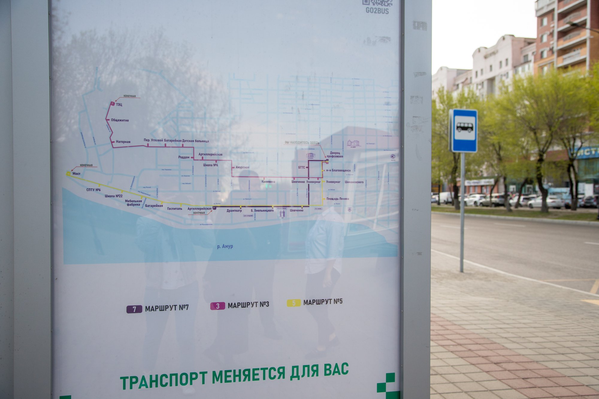 На остановках в Благовещенске появились схемы движения автобусов по аналогии со схемами метро в Москве 